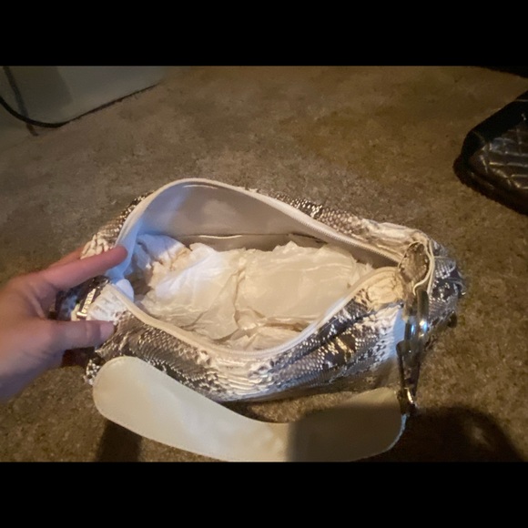 Handbag - Picture 2 of 3